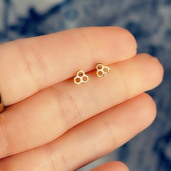14k Gold Honeycomb Stud Earrings - Picture 4 of 9